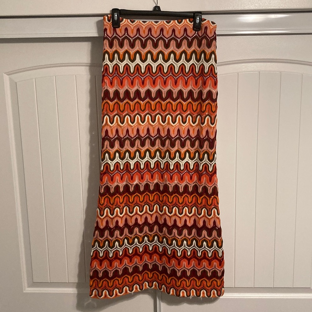 Karen Kane Knit full length skirt with elastic waistband. Size Medium.